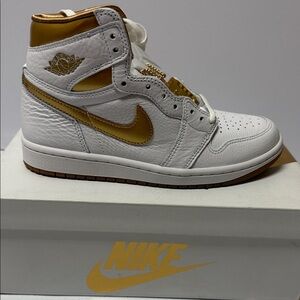 Nike Women’s Air Jordan 1 Retro NIB Sz 6.5 High-Tops